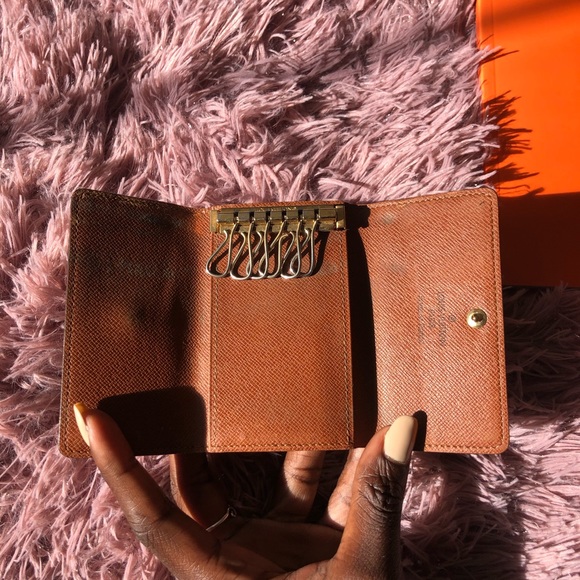 Louis Vuitton Monogram 6 Key Holder - Picture 6 of 12